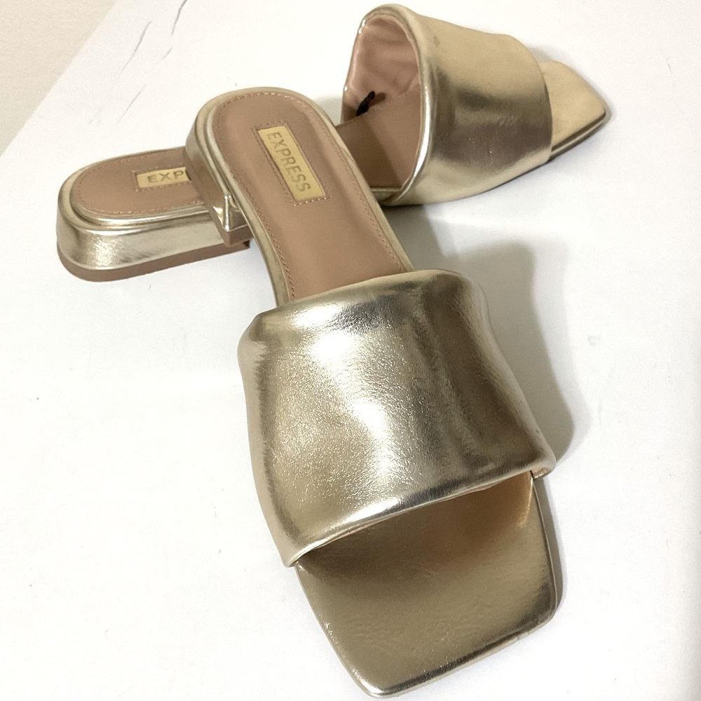 EXPRESS Metallic Gold Thick Strap Flat Sandals 8 - Picture 7 of 11